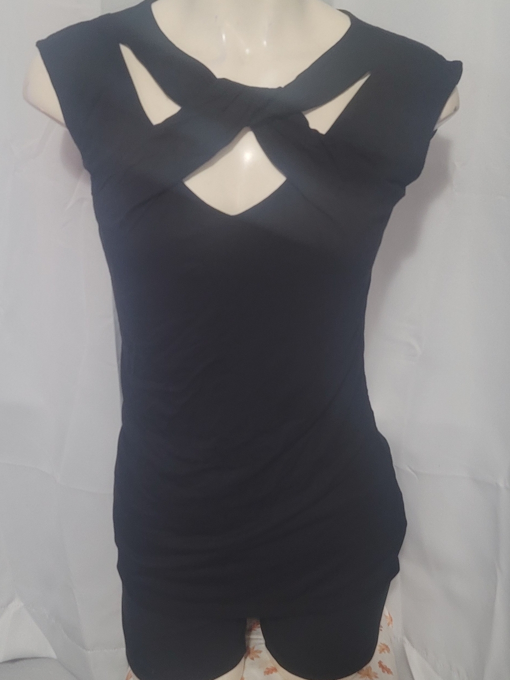INC International Concepts Black Twist Keyhole Cap Sleeve Tank